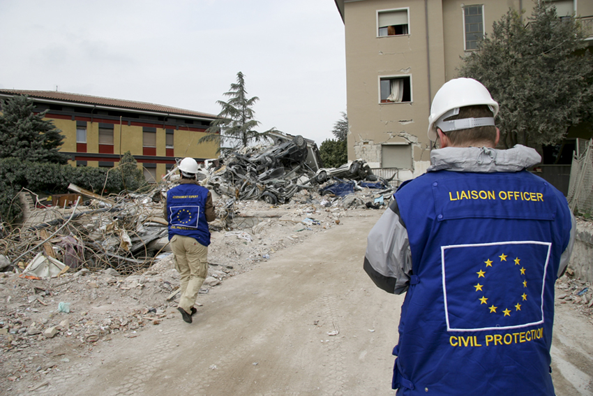 L'Aquila, 2009 - Esperti europei impegnati in attività di valutazione del danno dopo il terremoto del 6 aprile